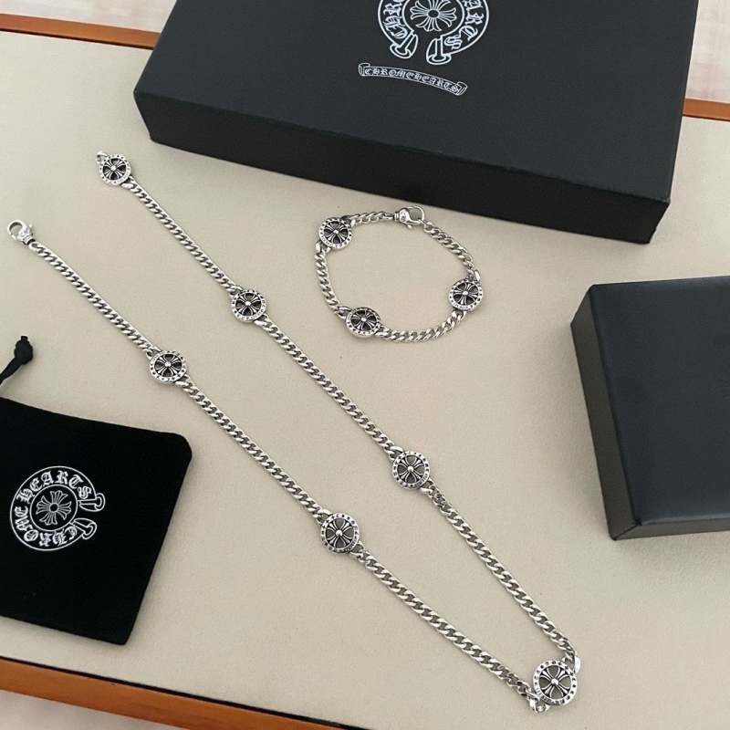 Ch**me He**ts necklaces